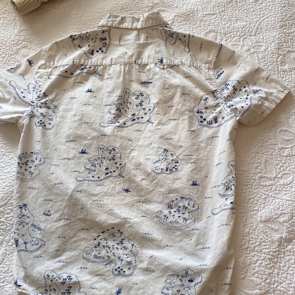 Forever 21 Short sleeve button up - Picture 4 of 4